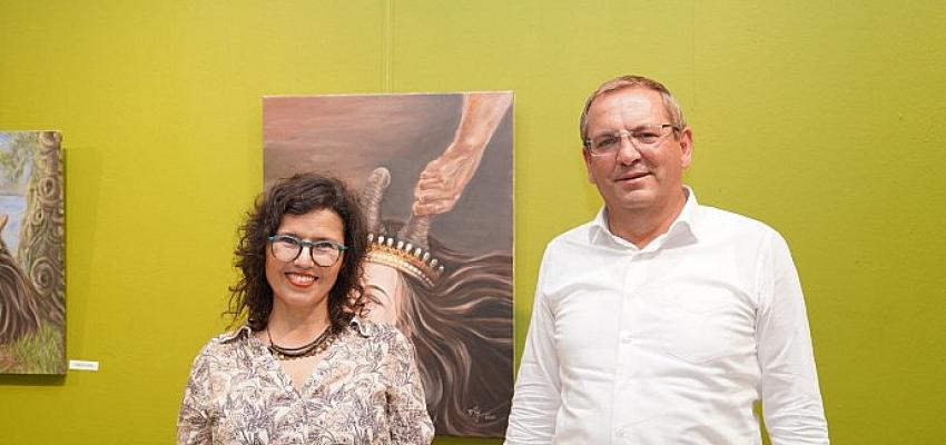 ressam-melike-yasadan-tanrica-sahmeran-resim-sergisi.jpg