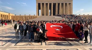 Egeli gençler Ata’nın huzurunda