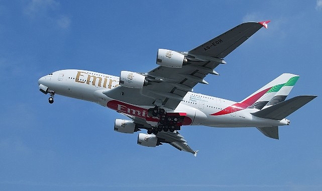 emirates-%100-surdurulebilir-havacilik-yakiti-ile-a380-gosteri-ucusu-gerceklestiren-dunyanin-ilk-havayolu-sirketi-oldu.jpg