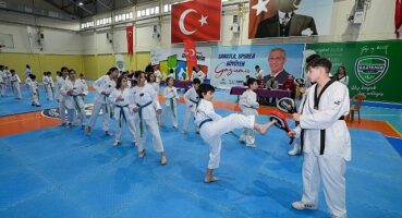 Gaziemir'in taekwondocularından kuşak mücadelesi
